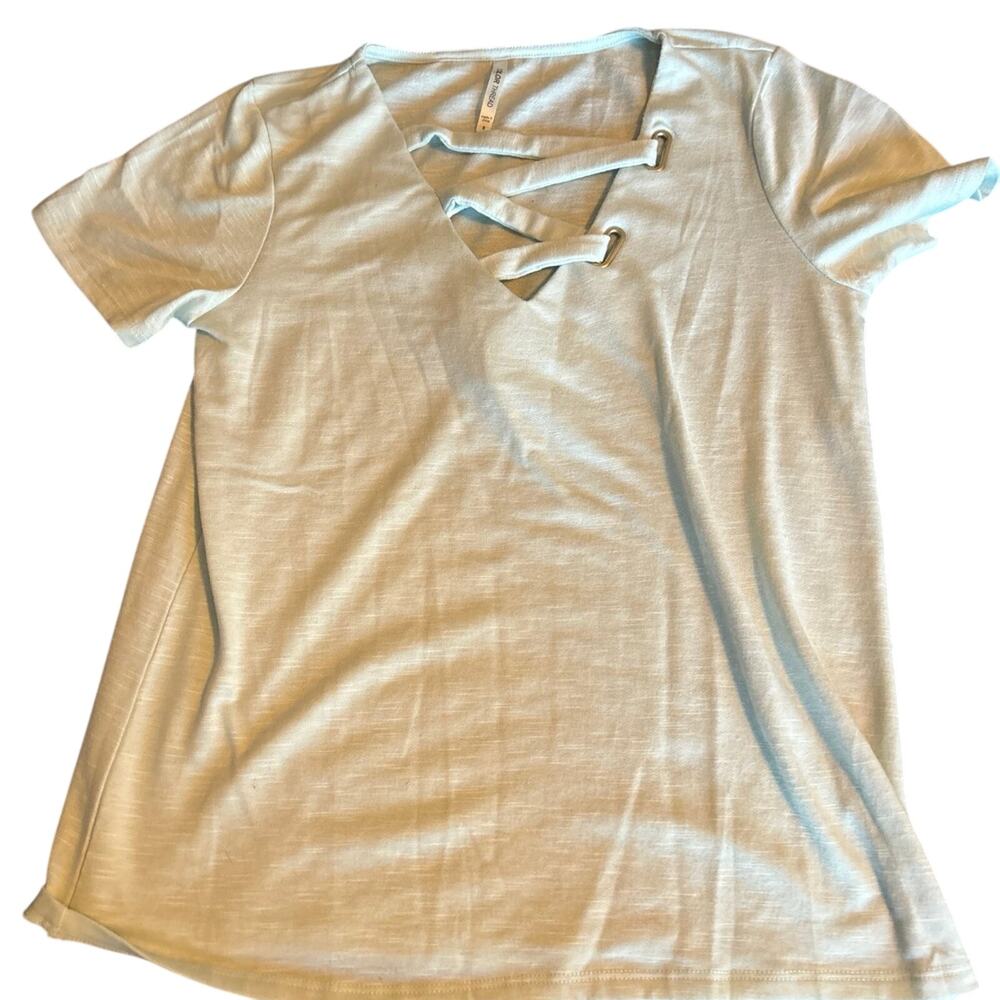 Color thread shirt size small light blue